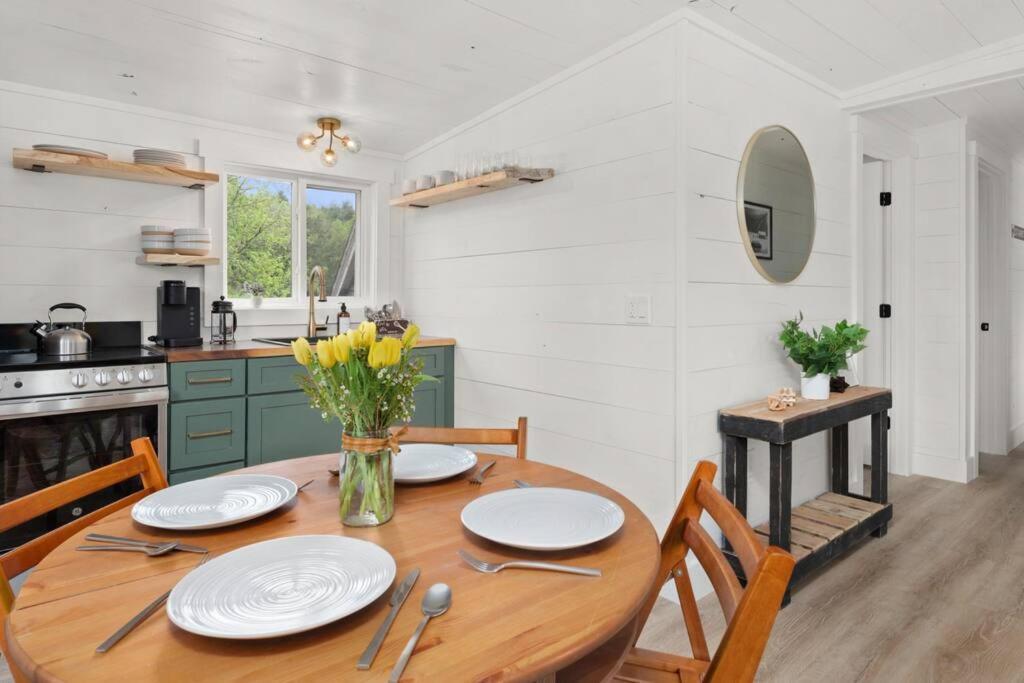 Charming & Freshly Restored Farmhouse 1 Mile From Center Of Stowe Eksteriør bilde