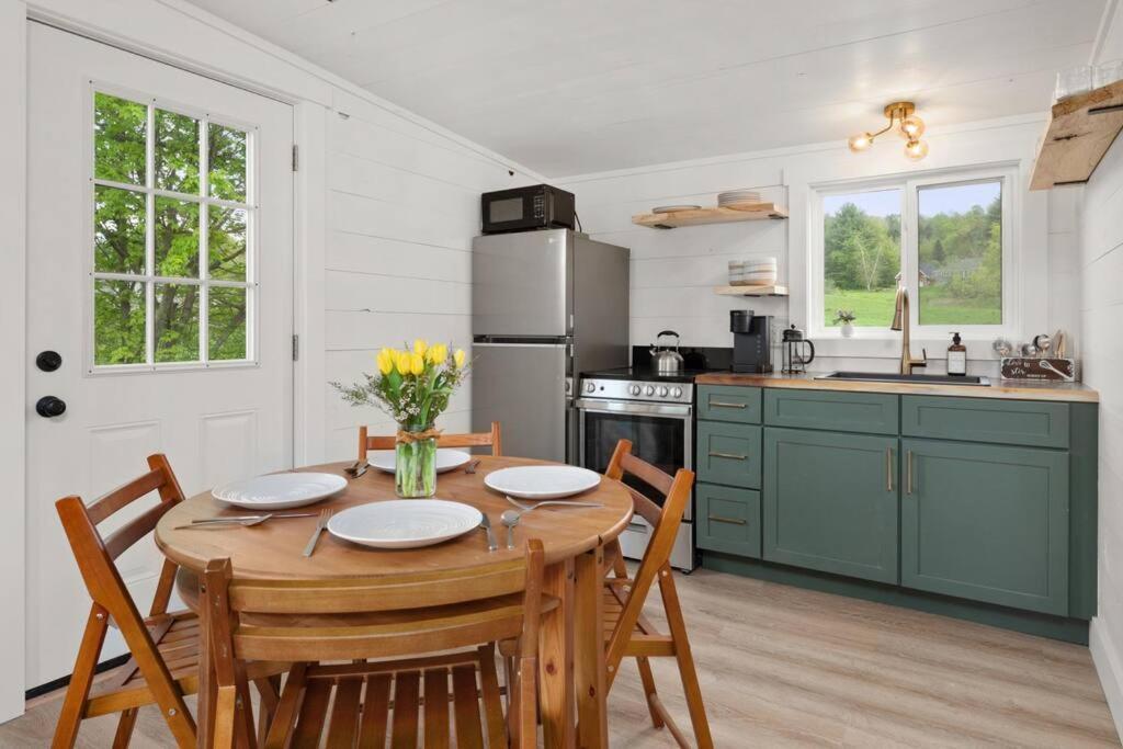 Charming & Freshly Restored Farmhouse 1 Mile From Center Of Stowe Eksteriør bilde