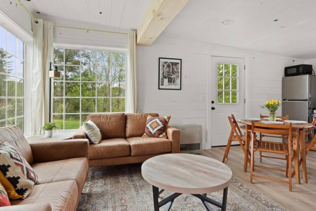 Charming & Freshly Restored Farmhouse 1 Mile From Center Of Stowe Eksteriør bilde